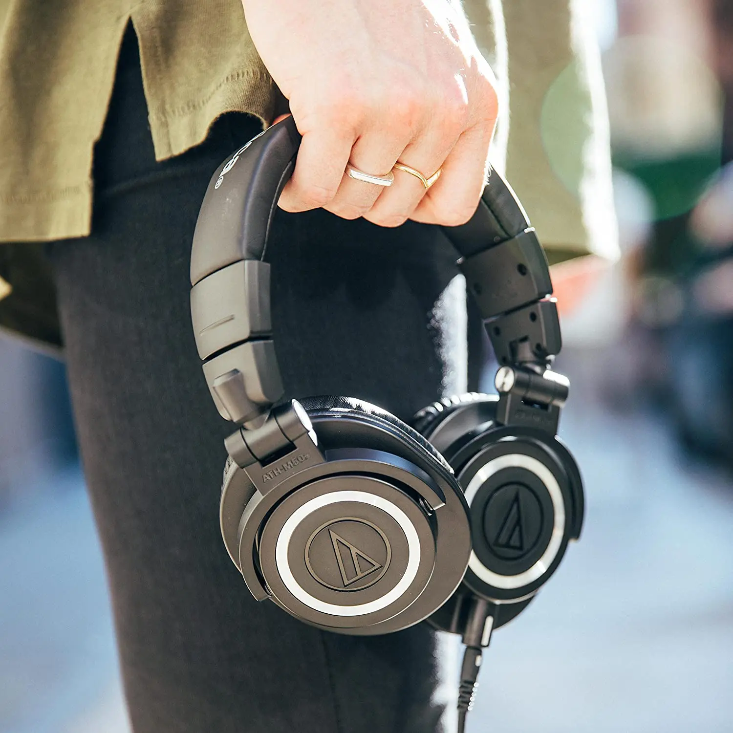 2021-best-headphones-under-300-worth-investment